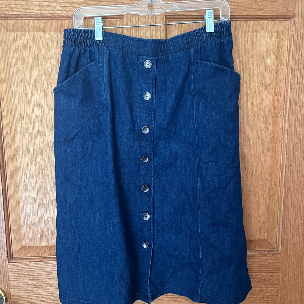 Denim full button front, pockets, lightweight denim skirt - Picture 2 of 4